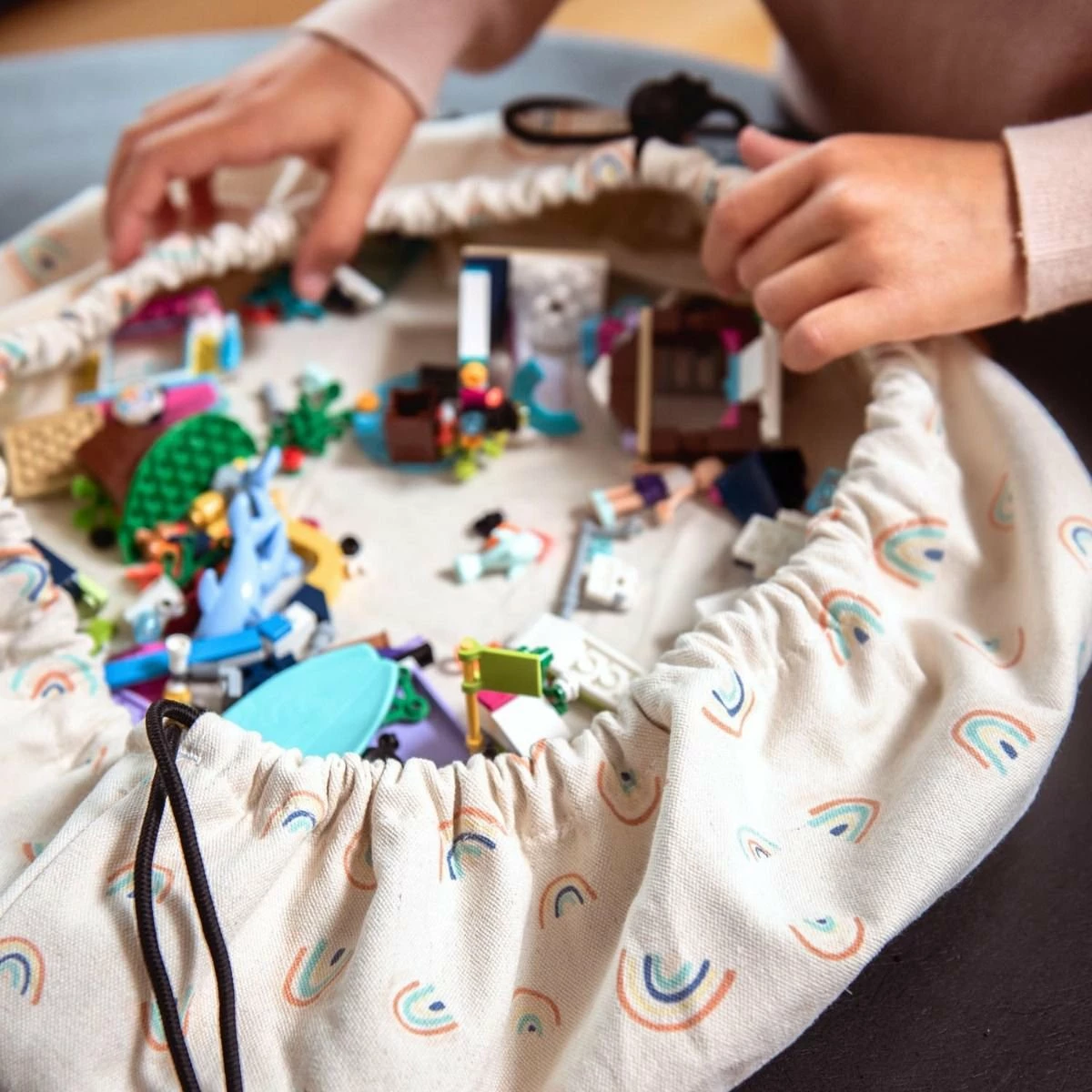 Play and Go Mini Rainbow Storage Bag 4 Play and Go Mini Rainbow Storage Bag